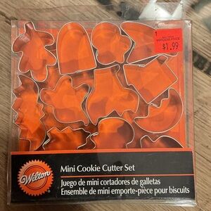 Wilton Bright Orange Mini Cookie Cutter Collection